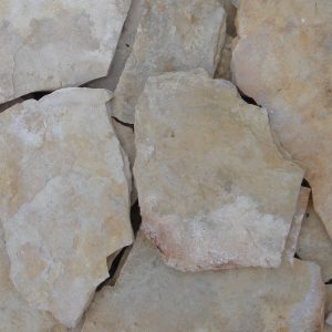 Szabálytalan sárgás színű kő változó 2 és 3 cm vastagságon belül. Alkalmas kültéren és beltéren egyaránt,változó fugamérettel. Jól beágyazva lábazatokon és bejárókon egyaránt alkalmas olcsó és szép megoldáSzabálytalan sárgás színű kő változó 2 és 3 cm vastagságon belül. Alkalmas kültéren és beltéren egyaránt,változó fugamérettel. Jól beágyazva lábazatokon és bejárókon egyaránt alkalmas olcsó és szép megoldás kerti grillek kialakítása körül. 100 m2 vásárlása felett kedvezménys kerti grillek kialakítása körül.