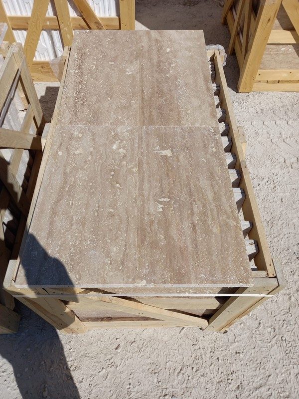 KRT50 MÉDIUM SÖTÉT BÉZS TRAVERTIN EREZETT 600x300x20 mm TR