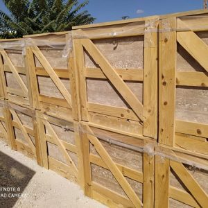 KRT50 MÉDIUM SÖTÉT BÉZS TRAVERTIN EREZETT KALODÁBAN 600x300x20 mm TR
