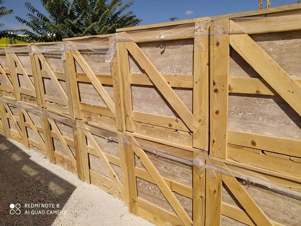 KRT50 MÉDIUM SÖTÉT BÉZS TRAVERTIN EREZETT KALODÁBAN 600x300x20 mm TR