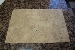 KRT44 SPRENGELT 61x40,6x1,2 cm BÉZS TRAVERTIN
