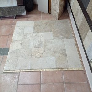 KRT46 SPRENGELT TRAVERTIN